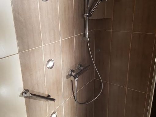 Douche auto-bronzante